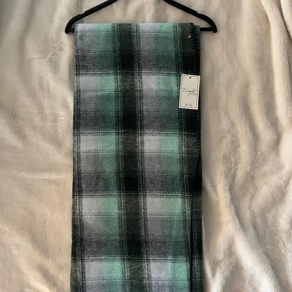 Blanket/Throw - Picture 4 of 7